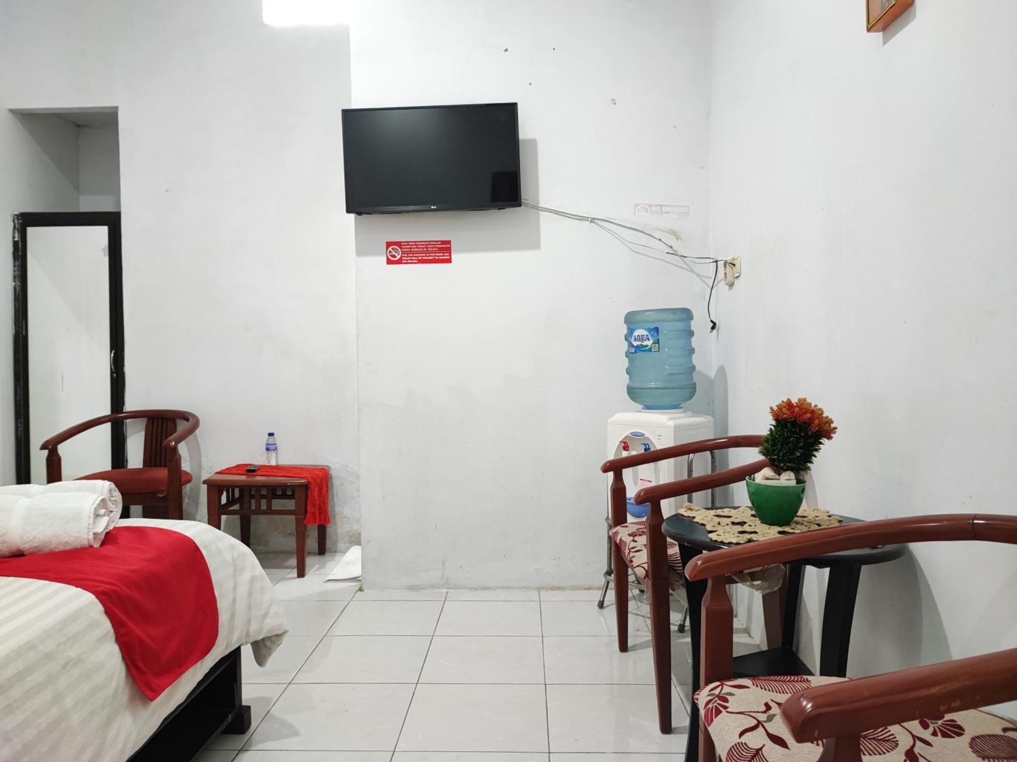 Reddoorz Syariah Near Universitas Batanghari ג'מבי מראה חיצוני תמונה