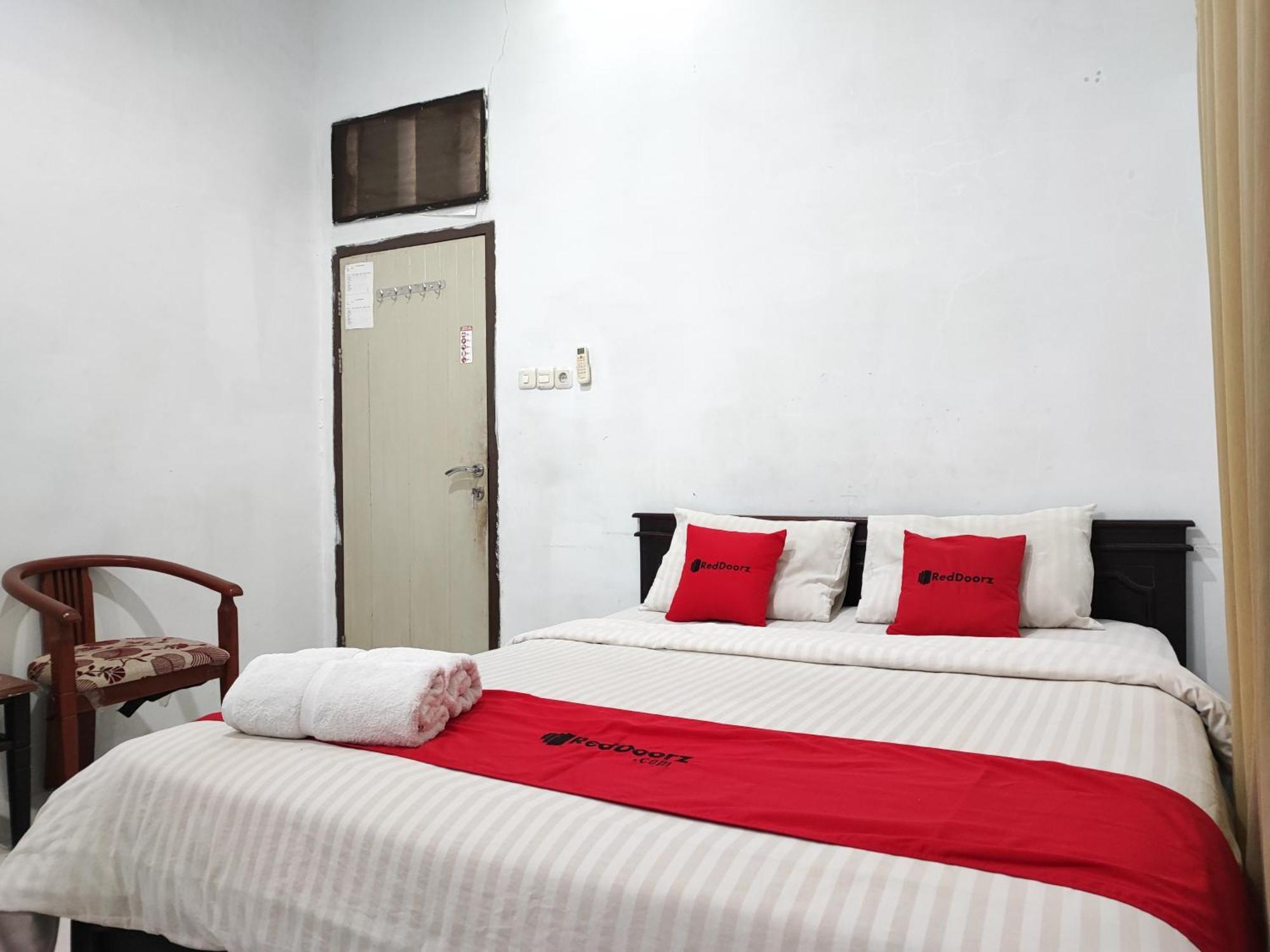 Reddoorz Syariah Near Universitas Batanghari ג'מבי מראה חיצוני תמונה