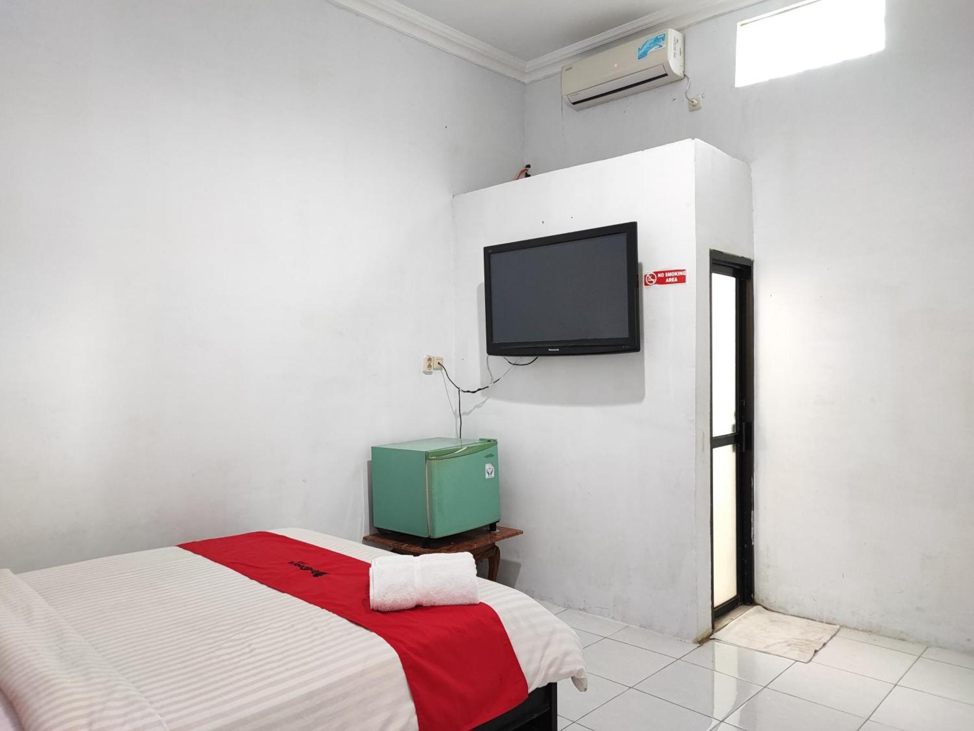 Reddoorz Syariah Near Universitas Batanghari ג'מבי מראה חיצוני תמונה