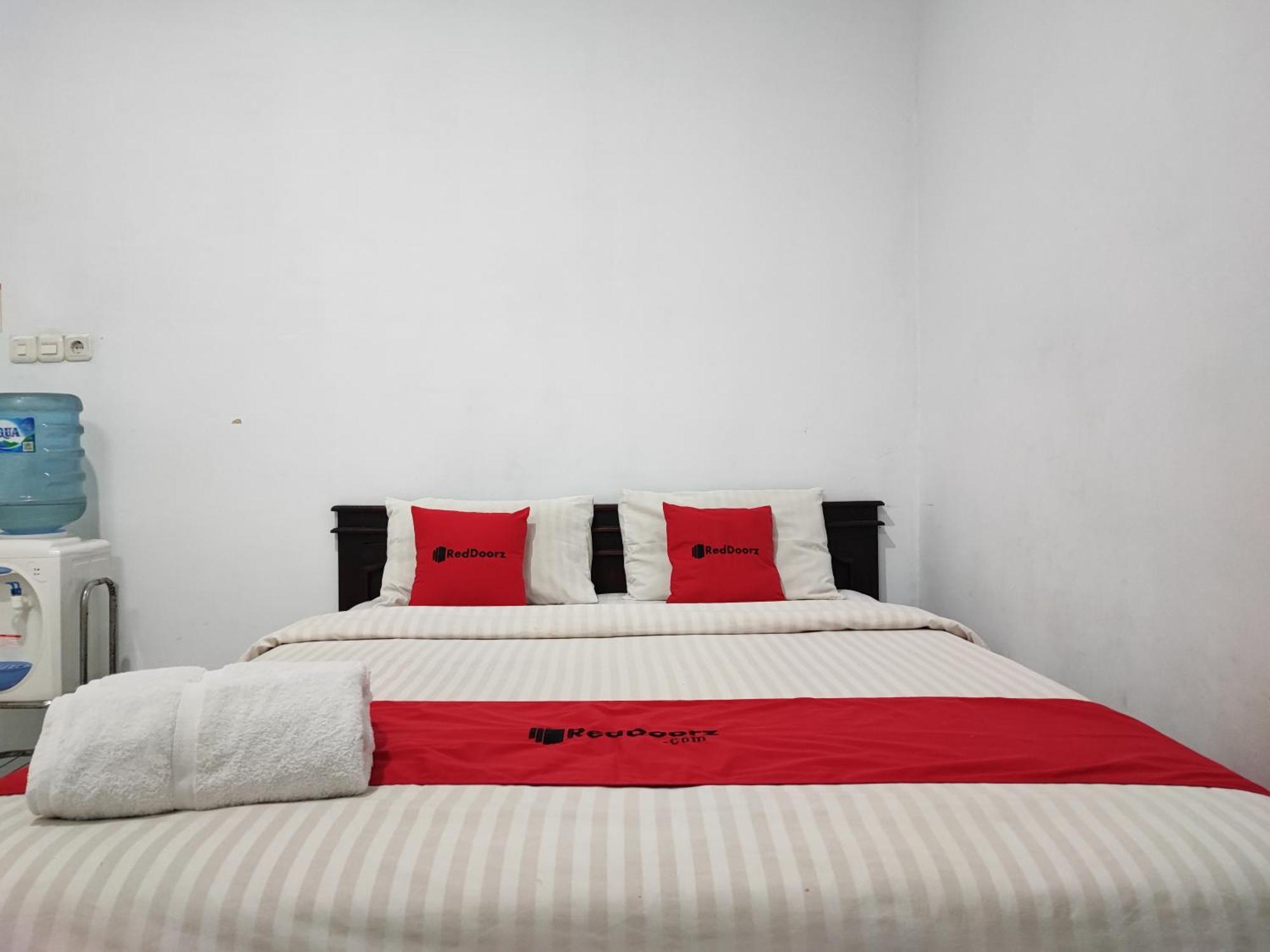 Reddoorz Syariah Near Universitas Batanghari ג'מבי מראה חיצוני תמונה