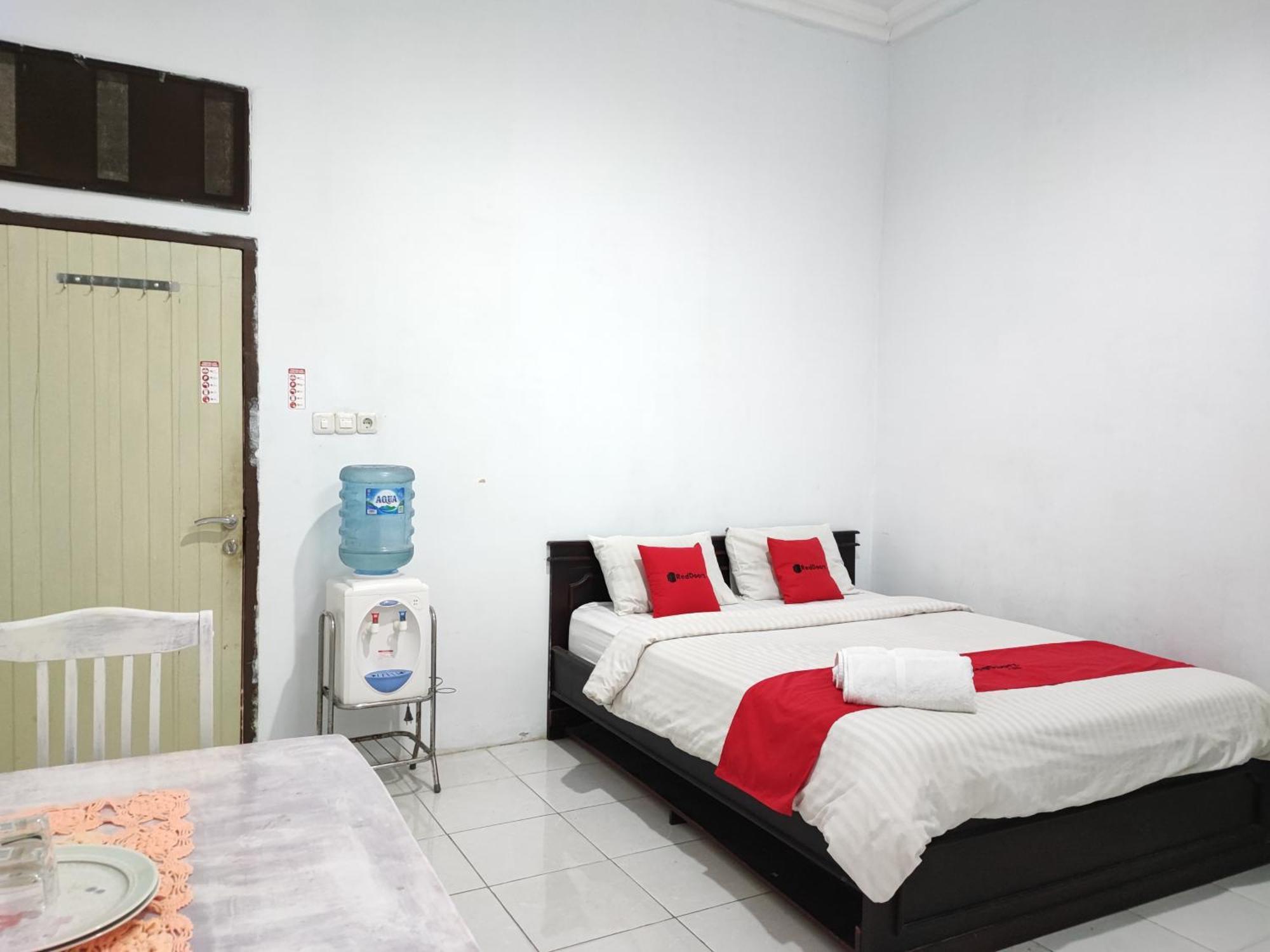 Reddoorz Syariah Near Universitas Batanghari ג'מבי מראה חיצוני תמונה