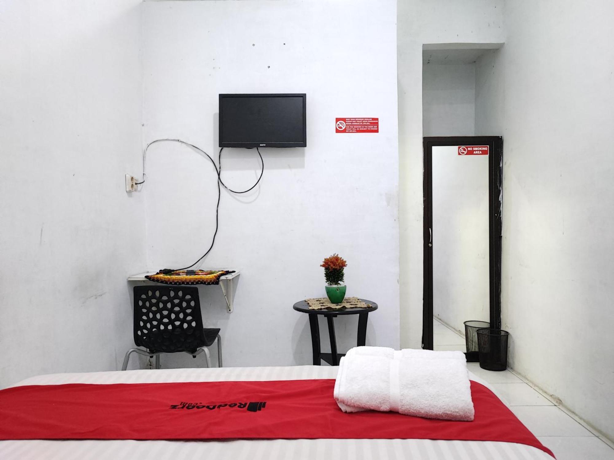 Reddoorz Syariah Near Universitas Batanghari ג'מבי מראה חיצוני תמונה